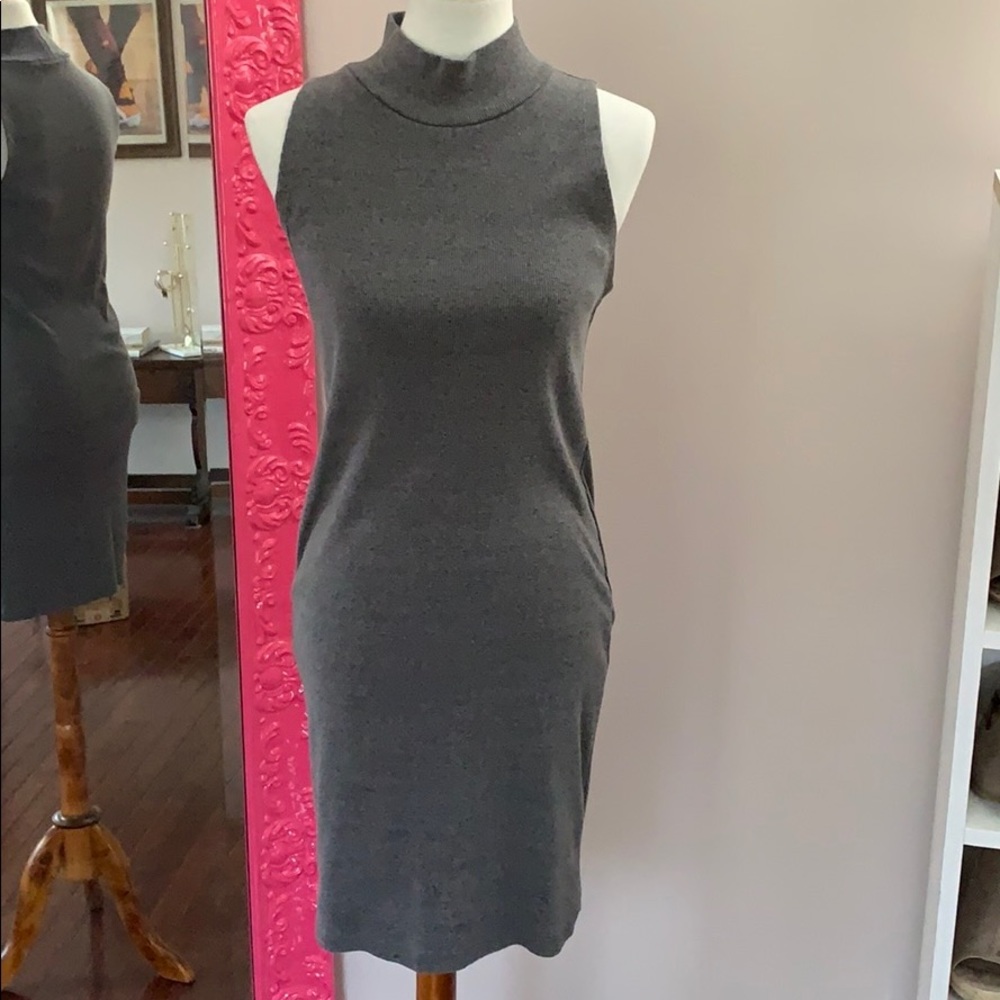 Alternative Dress - Picture 4 of 5